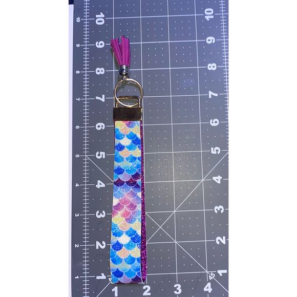 ☀️3/$12☀️ Mermaid Printed Faux Leather Keychain Holder - Picture 2 of 4